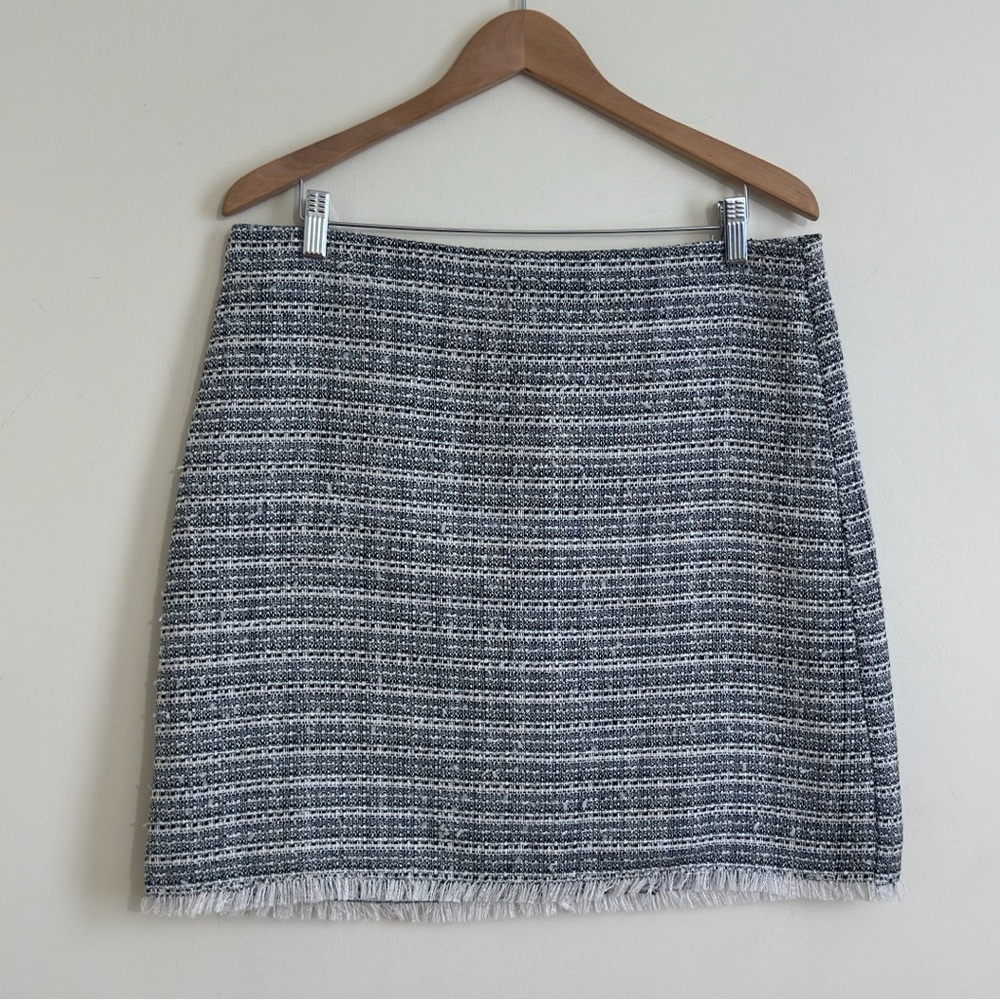 Loft || woman’s Chic Tweed Skirt in Black and White